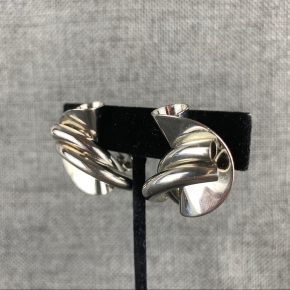 Vintage Silver Abstract Shape Clip On Earrings - Picture 2 of 6